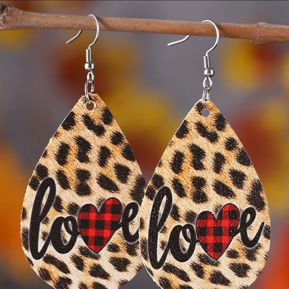 Jewelry - Cheetach print earrings